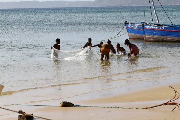 Enfants pêcheurs Madagascar